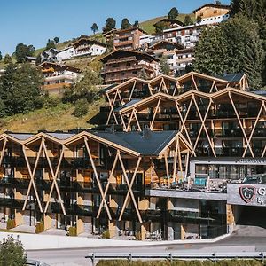 Glemm By Avenida Superior Hotel & Residences